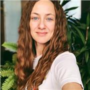 Professeur de français langue étrangère donne cours en ligne aux adultes et prépare aux examens du DELF-DALF